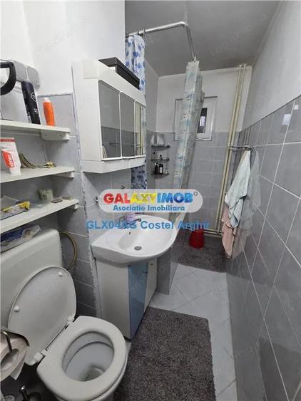 Apartament cu 2 camere semidecomandat în Craiovei