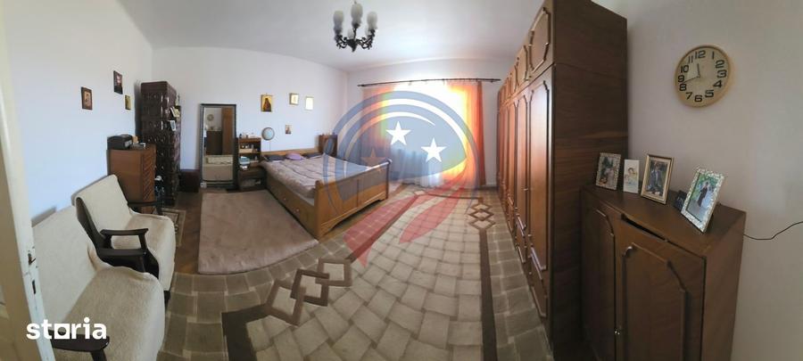 Casă cu 4 camere cu Teren 1634 Mp în Central