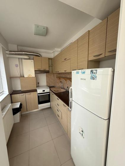 Apartament cu 2 camere decomandat în Văcăresti