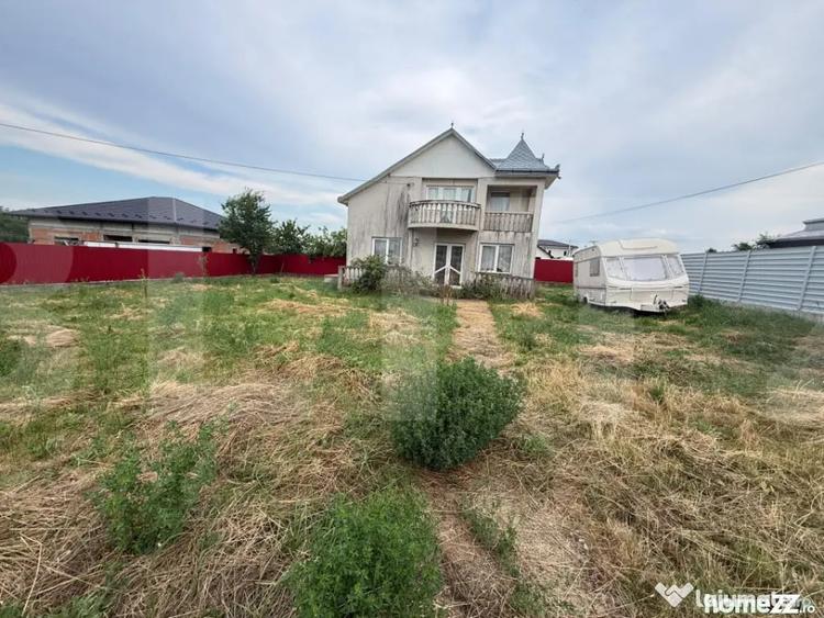 Casă cu 4 camere cu Teren 1287 Mp în Curtești