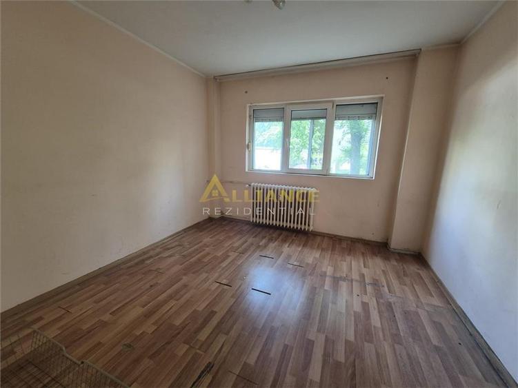 Apartament cu 2 camere decomandat în Titan
