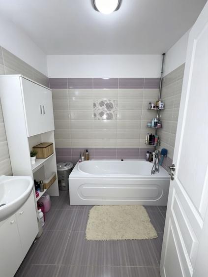 Apartament cu 3 camere decomandat, mobilat în Central