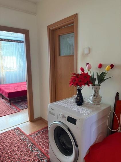 Apartament cu 3 camere semidecomandat în Calea București