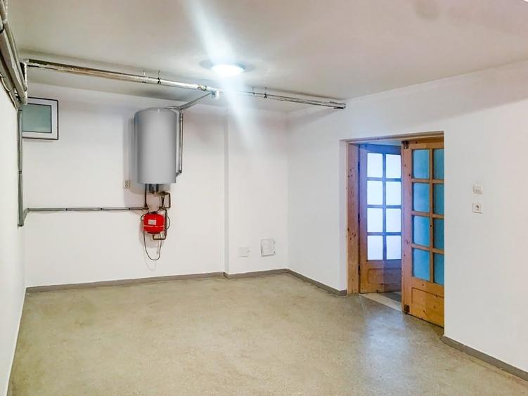 Casă individuală cu 5 camere cu Canalizare în Central