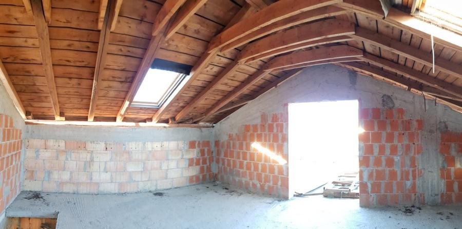 Casă cu 4 camere cu Teren 1384 Mp în Buda