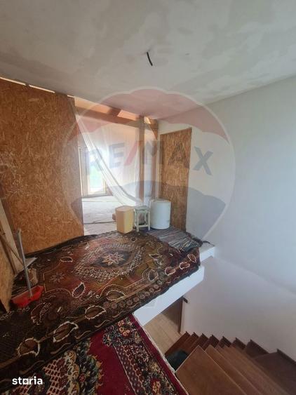 Casă cu 5 camere cu Teren 2566 Mp în Bolotești