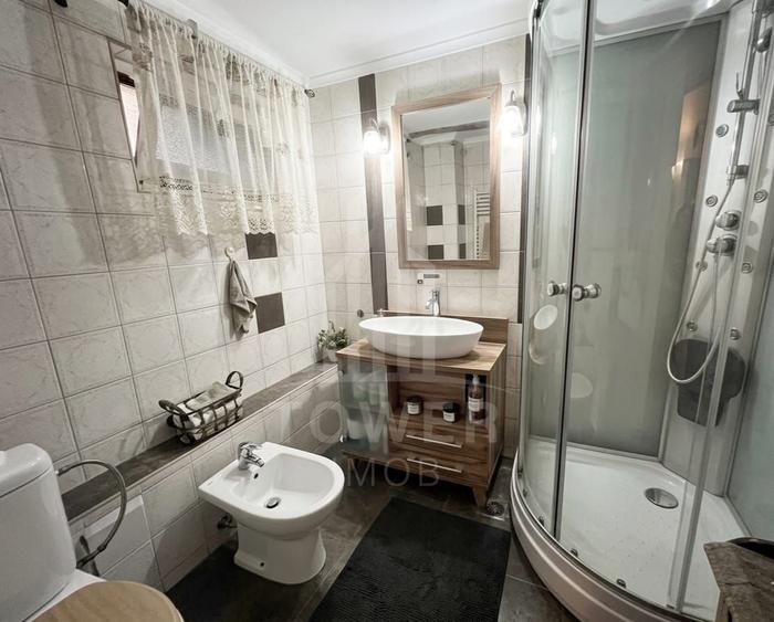Casă individuală cu 7 camere cu Canalizare în Ștrand