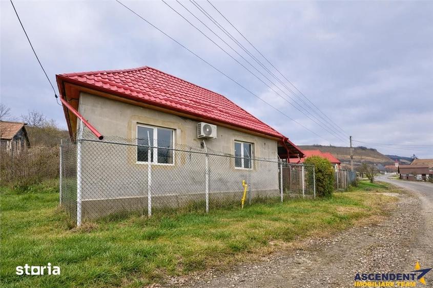 Casă cu 3 camere cu Teren 2700 Mp în Sânpaul