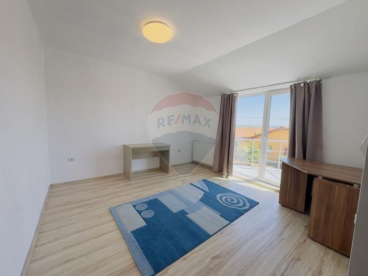 Casă individuală cu 5 camere cu Teren 500 Mp în Paleu