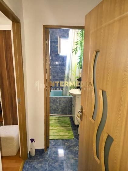Apartament cu 2 camere semidecomandat, mobilat în Cetate