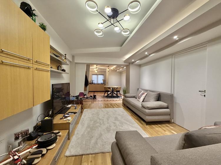 Apartament cu 3 camere decomandat, mobilat în Tipografilor