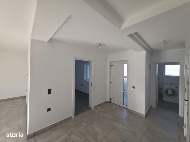 Casă cu 4 camere cu Teren 200 Mp în Livezeni