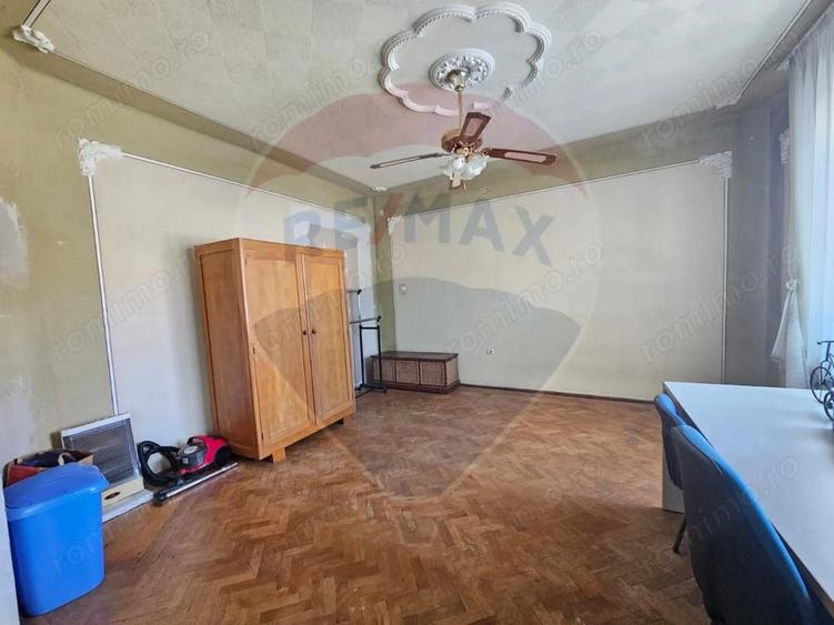 Casă cu 2 camere cu Teren 719 Mp în Central