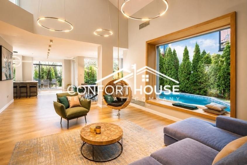 Duplex cu 9 camere cu Piscina în Iancu Nicolae