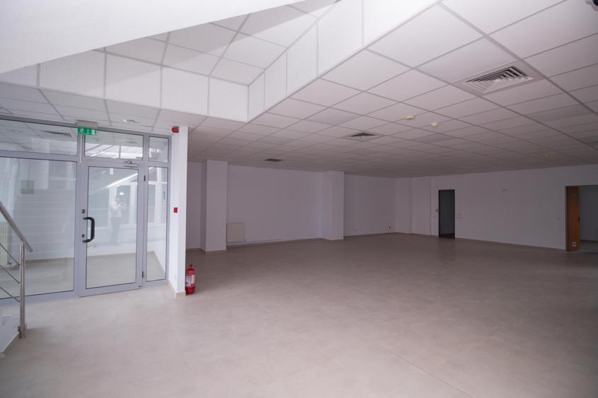 Spațiu comercial, de 1,200 mp, în Ultracentral