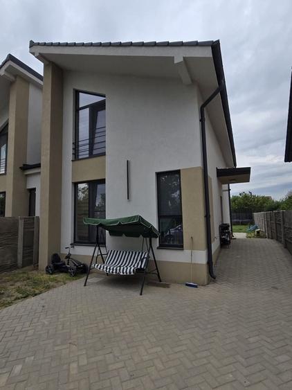 Duplex cu 4 camere cu Canalizare în Moșnița Nouă