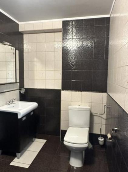Casă individuală cu 7 camere cu Canalizare în Pipera