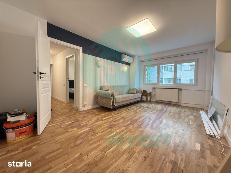 Apartament cu 4 camere decomandat în Romană