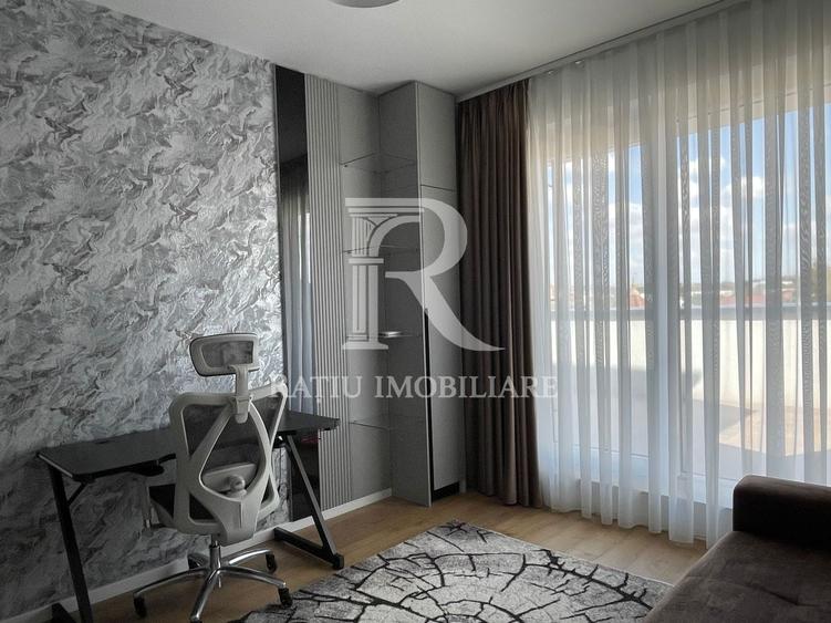 Apartament cu 3 camere semidecomandat, mobilat în Central