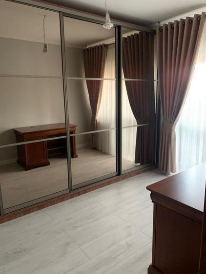 Apartament cu 3 camere decomandat în Exterior Vest