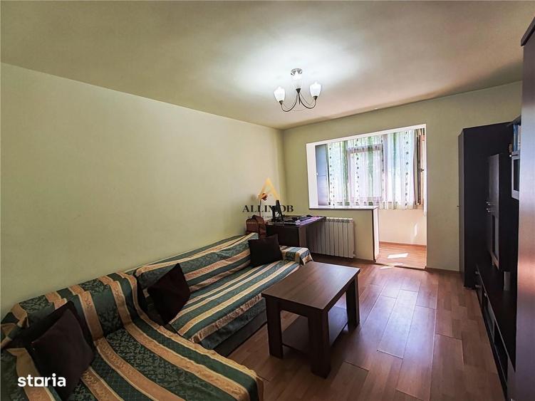 Apartament cu 3 camere decomandat în Vest