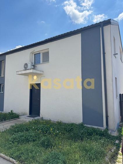 Casă individuală cu 3 camere cu Canalizare în Nord-Est