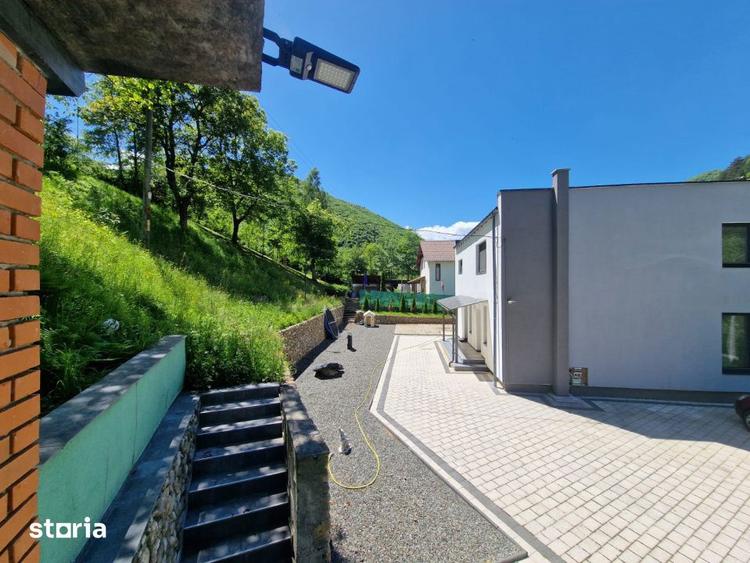 Casă cu 3 camere cu Canalizare în Gura Râului
