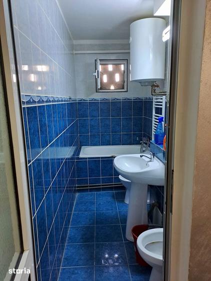 Apartament cu 3 camere în Craiovița Nouă