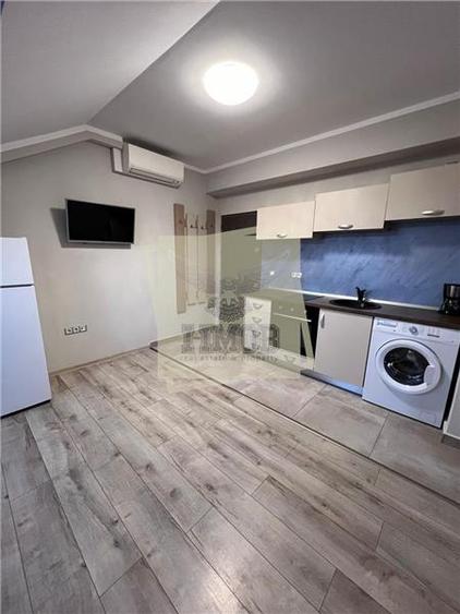 Apartament cu 2 camere semidecomandat, mobilat în Central