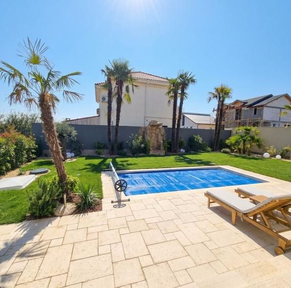 Casă individuală cu 6 camere cu Piscina în Lazu