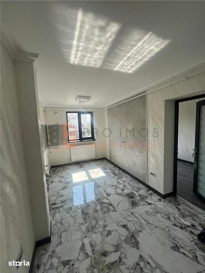 Apartament cu 3 camere semidecomandat în Central
