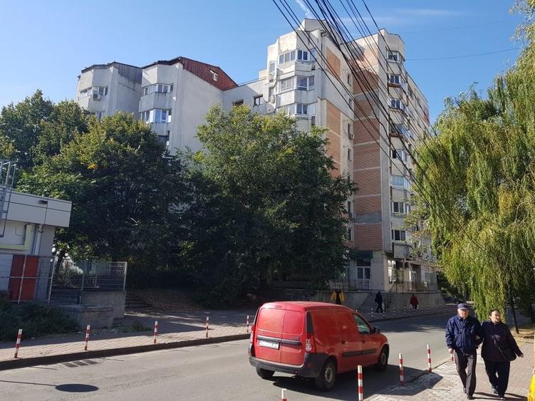 Garsonieră decomandată în Nicolina