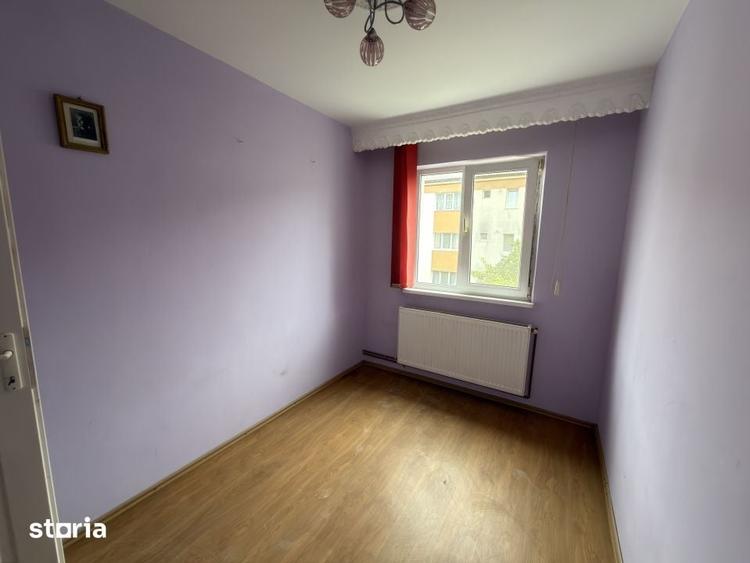 Apartament cu 3 camere semidecomandat în Traian