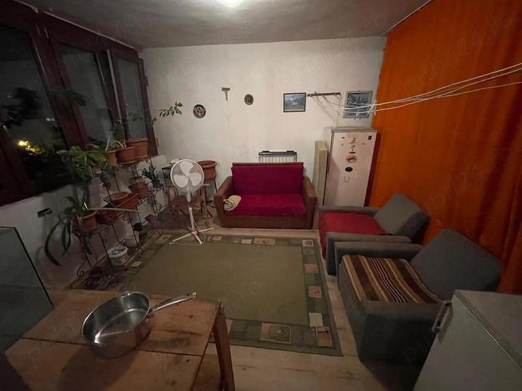 Apartament cu 4 camere decomandat în Central
