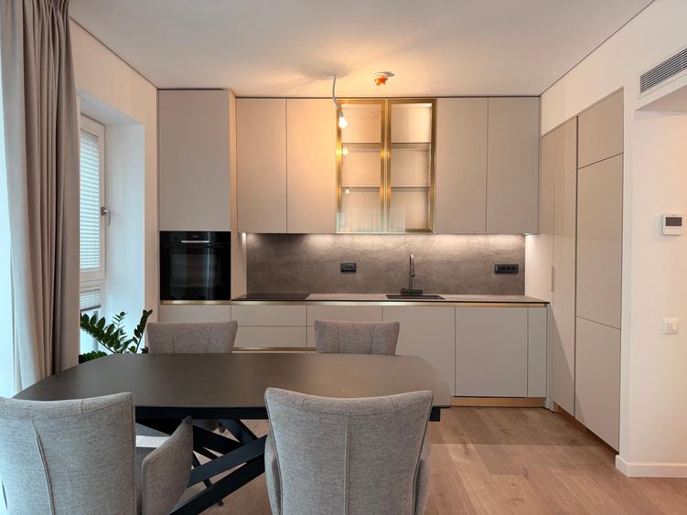 Apartament cu 3 camere, mobilat în Politehnica