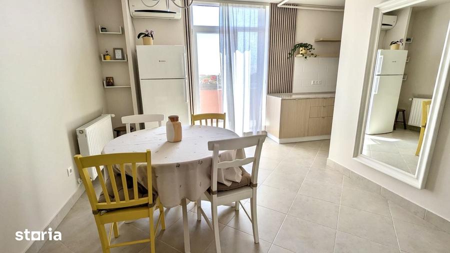Apartament cu 3 camere decomandat în Est