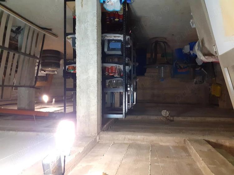 Casă cu 6 camere cu Teren 5600 Mp în Potlogi