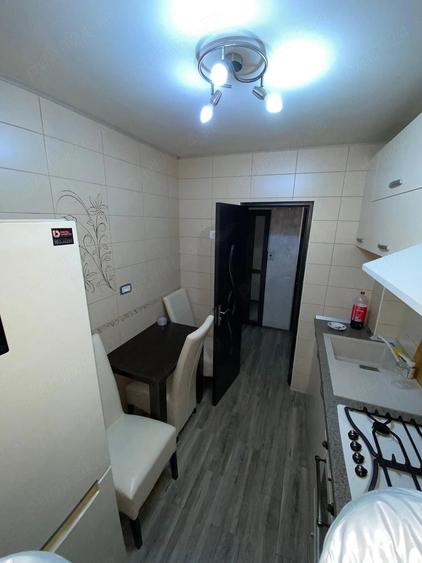 Apartament cu 3 camere semidecomandat în Țiglina 1