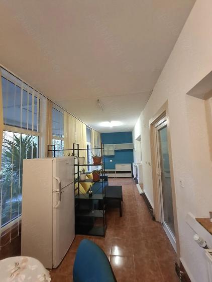 Apartament cu 3 camere semidecomandat, mobilat în Complex Studențesc
