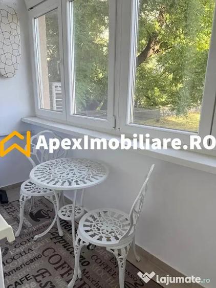 Apartament cu 3 camere semidecomandat în Central