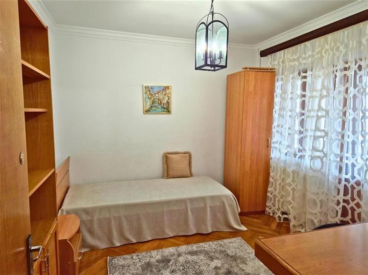 Apartament cu 3 camere decomandat în 1 Mai
