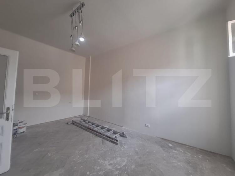 Apartament cu 4 camere decomandat în Central