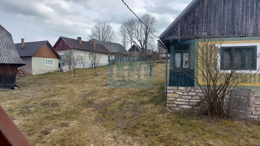 Casă cu 3 camere cu Garaj în Mărgău