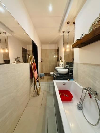 Casă individuală cu 5 camere cu Teren 1600 Mp în Cetate