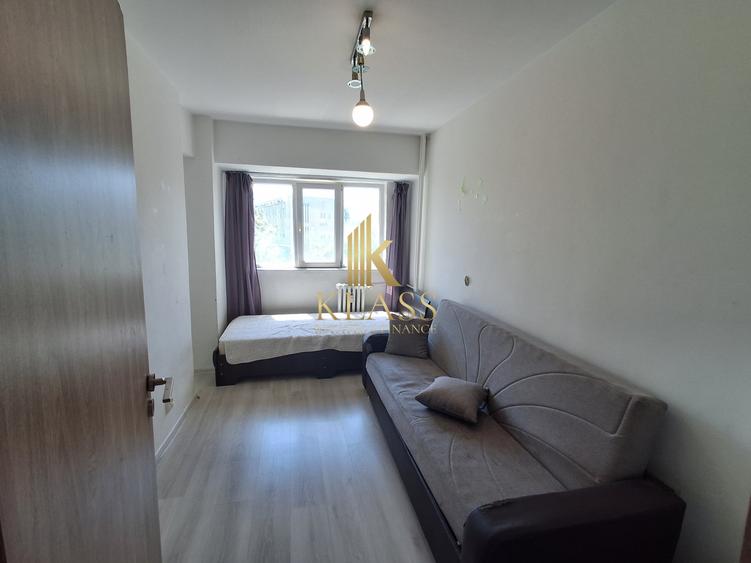 Apartament cu 3 camere semidecomandat în Colentina