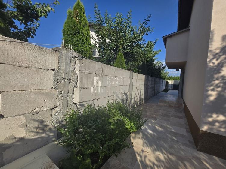 Casă individuală cu 6 camere cu Canalizare în Nord-Est