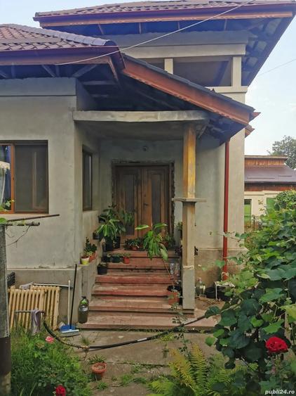 Casă cu 4 camere cu Teren 2200 Mp în Central