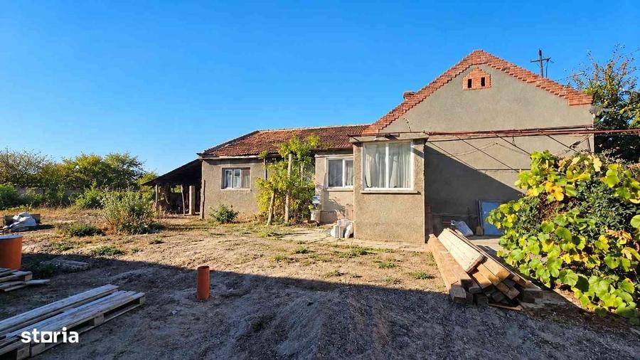 Casă cu 3 camere cu Teren 633 Mp în Grădiște