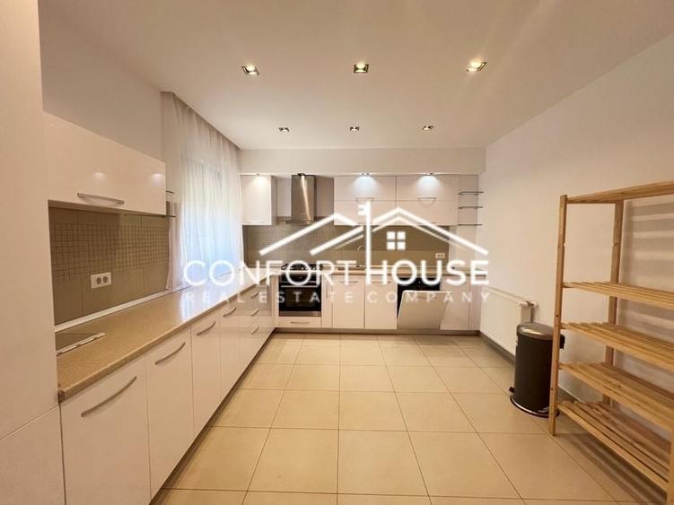 Duplex cu 6 camere cu Canalizare în Iancu Nicolae