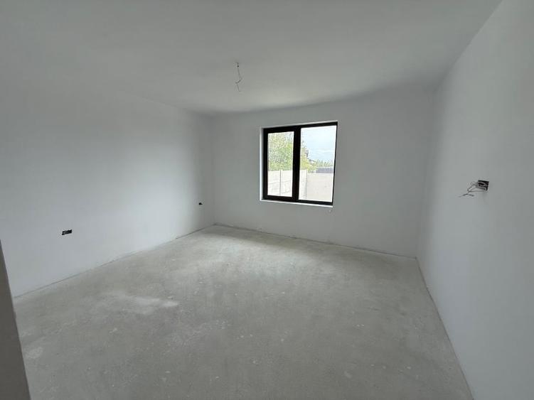 Casă individuală cu 5 camere cu Canalizare în Dârvari